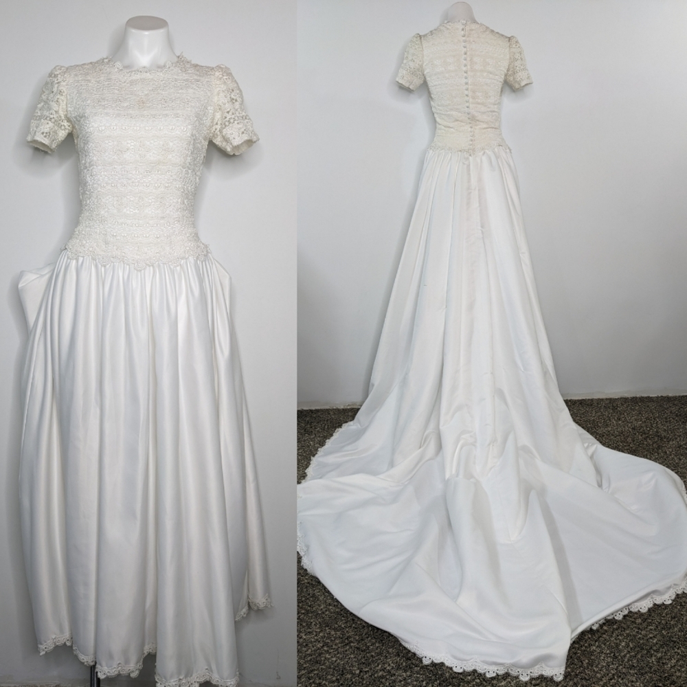 Vintage Mary's Bridal Imports crochet lace short sleeve wedding gown S